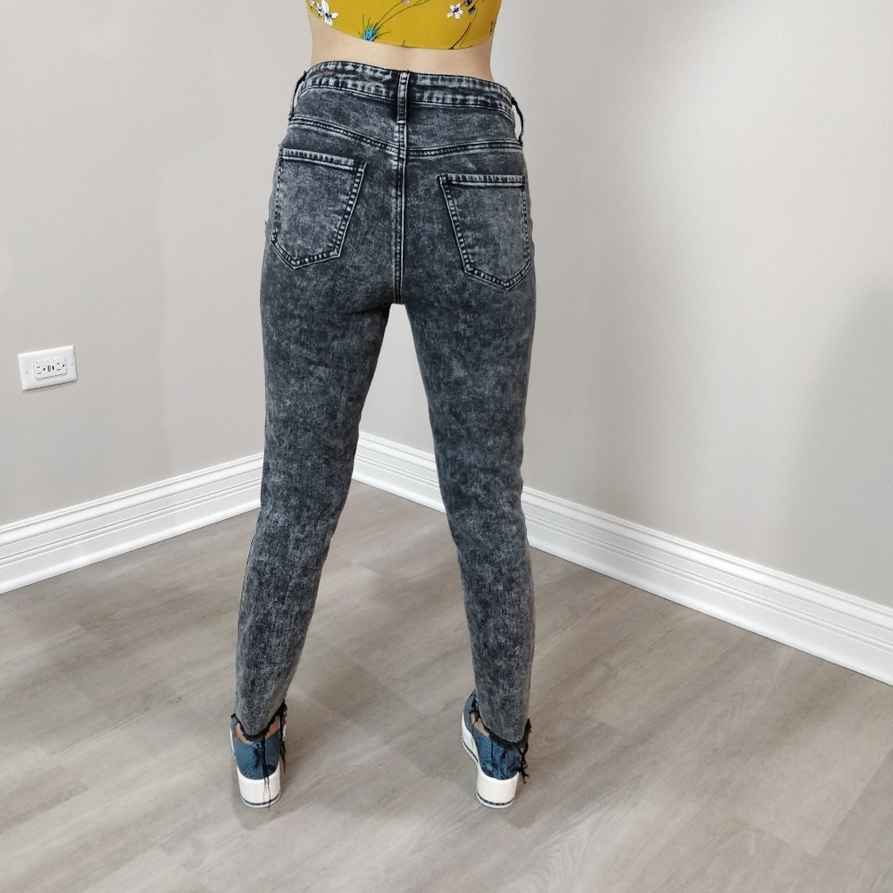Guess dark wash ripped ankle jeans - Picture 4 of 9